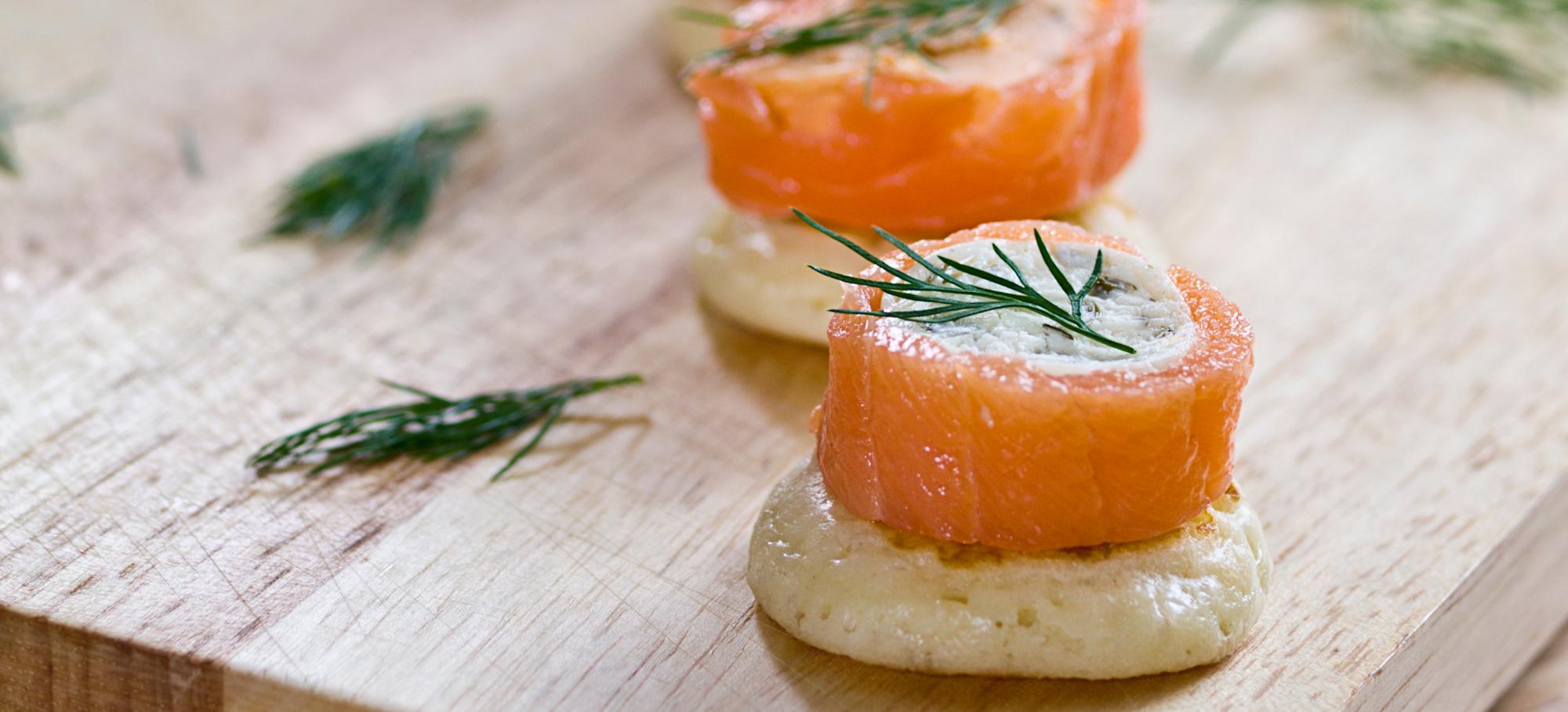 recette noël médaillon saumon épices salade mâche roquette