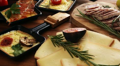 raclette, noix, poires, raclette, noix, poires,