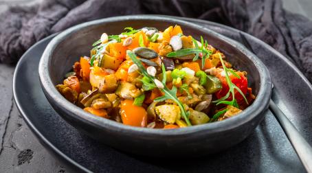 Légumes à la vapeur aux herbes et pesto