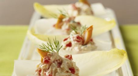 Feuilles d'endives aux rillettes de thon